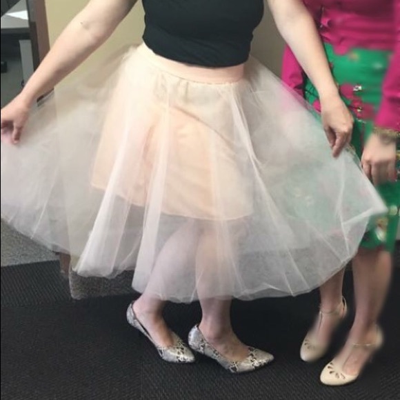 Super fun pink tulle skirt - Picture 3 of 3